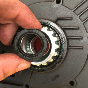 Crankshaft seal for Bosch. Total protection for the right-hand crankshaft bearing.